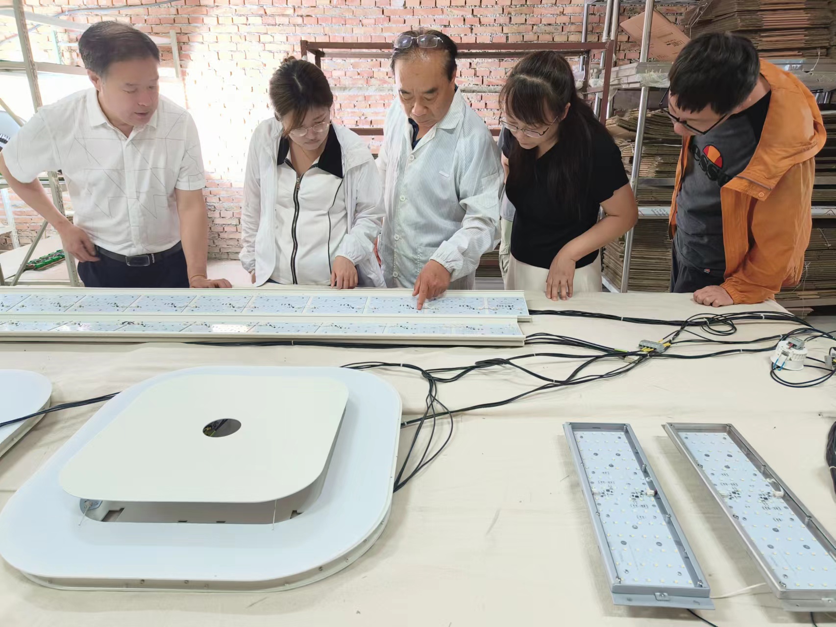 明惠朗橡膠廠車間燈具展示中