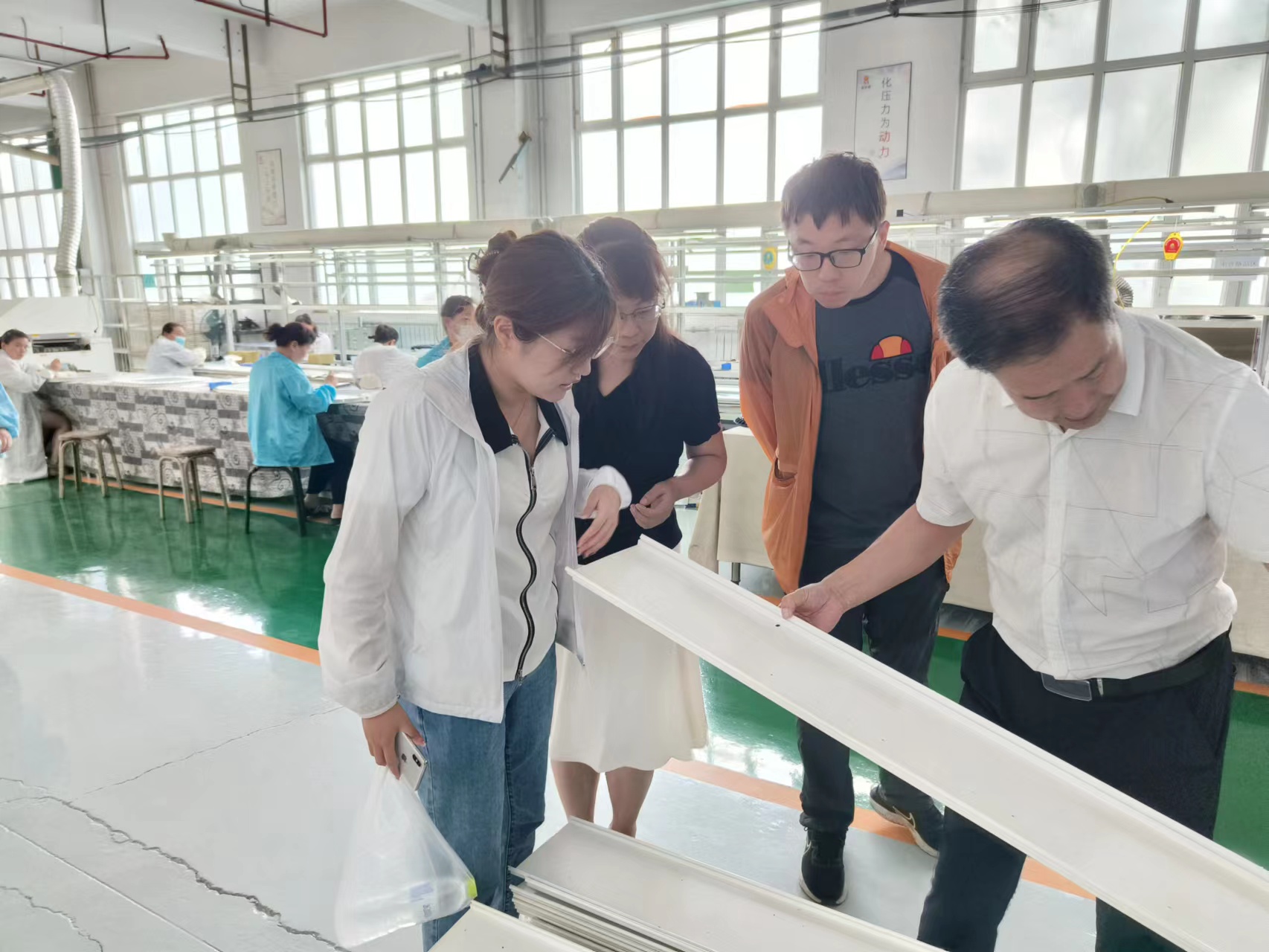預制菜車間照明LED燈選型中